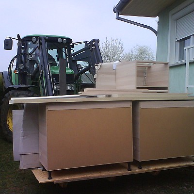 Részlegesen kibontott csomagolás